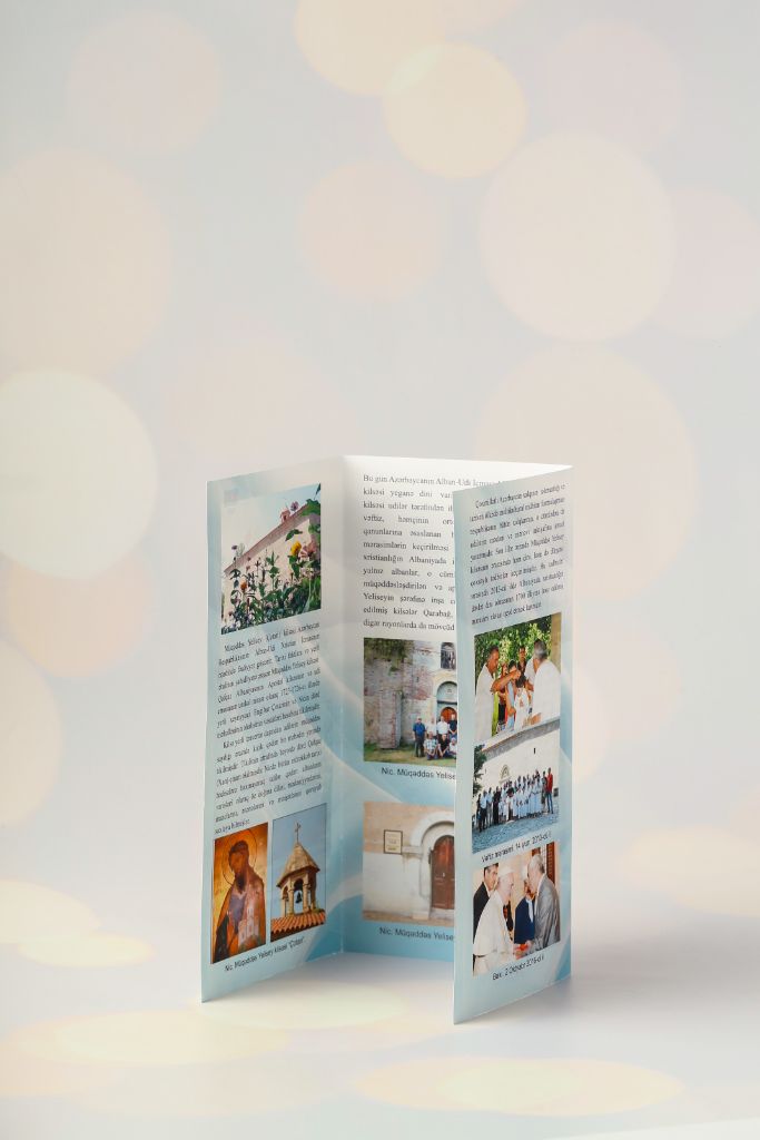 Nic Müqəddəs Yelisey Kilsəsi booklet — open trifold DL, inner panels with text and church photos