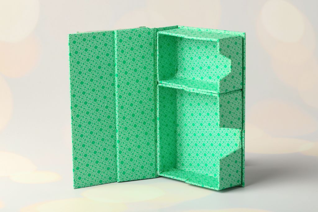 Green bottle box — open, two compartments, patterned cardboard