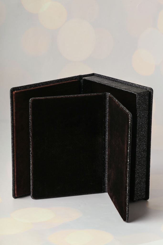 Black velvet box — three compartments, suede lining