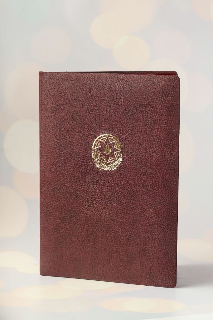 Pebble leather folder burgundy — gold coat of arms