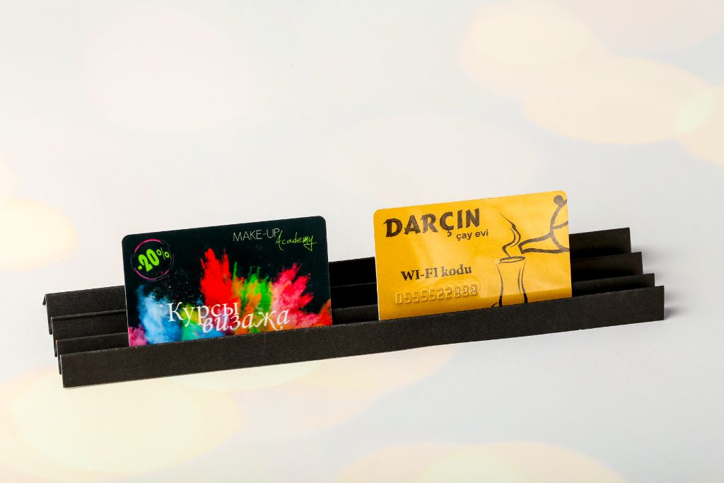 Make-Up Academy (Makeup Courses −20%) and Darçın Çay Evi (Wi-Fi code) plastic cards — in holder