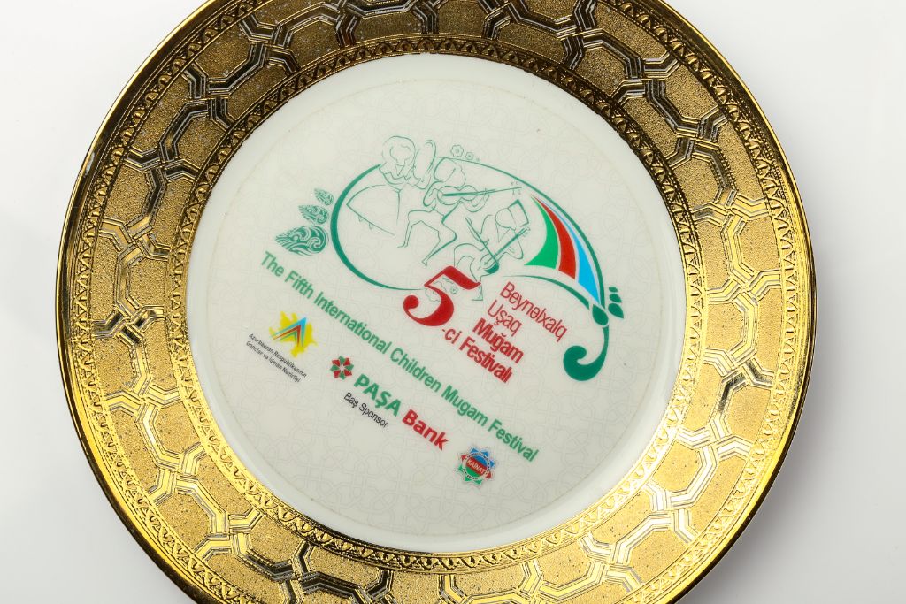 Souvenir plate Mugam Festival — top view, gold ornament, Pasha Bank and Ministry of Culture logo