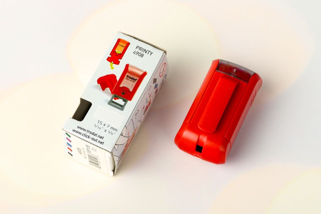 Trodat Printy 4908 — mini stamp 15×7 mm, red housing, side view of Printy 4908 box