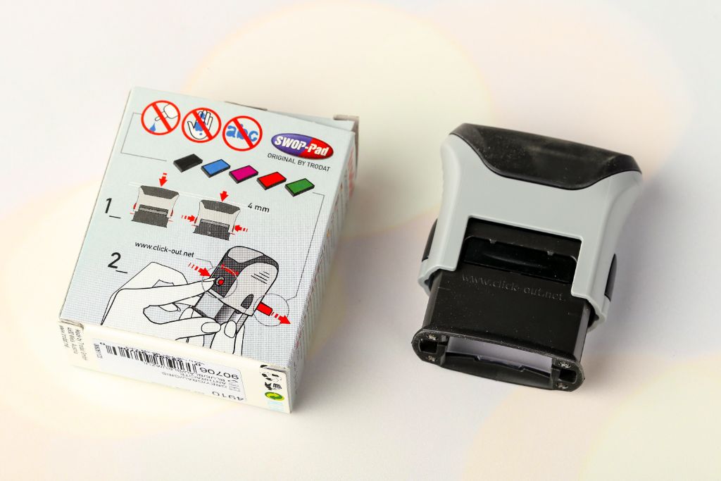 Trodat Printy 4910 — grey-black housing, rectangular 26×9 mm, box with SWOP-Pad instructions