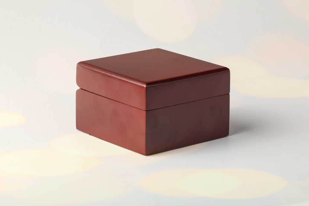 VIP stamp — burgundy lacquered box, closed view