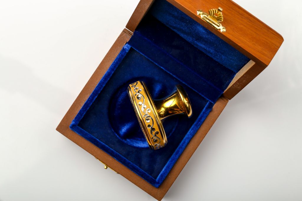 Rectangular VIP stamp with arabesque ornament in wooden casket — side view